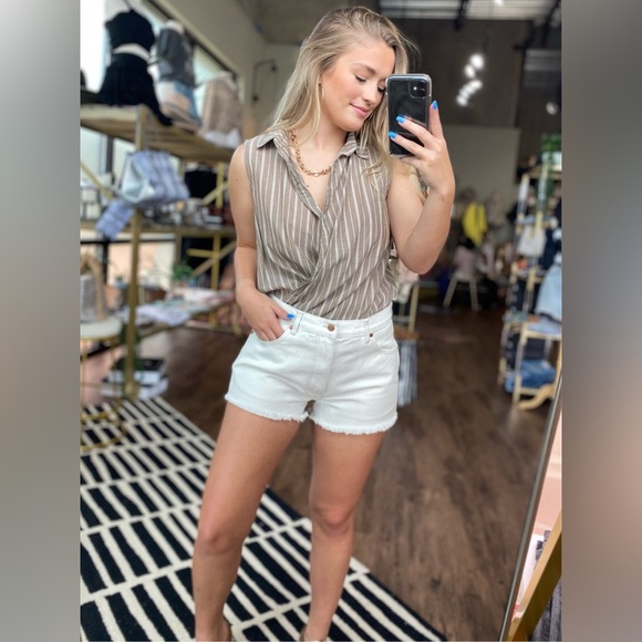 Ivy Jane “Smith” Cross front tank top - Picture 2 of 7